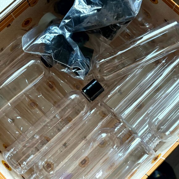 8oz empty  lotion bottles ( full box) - Picture 3 of 4